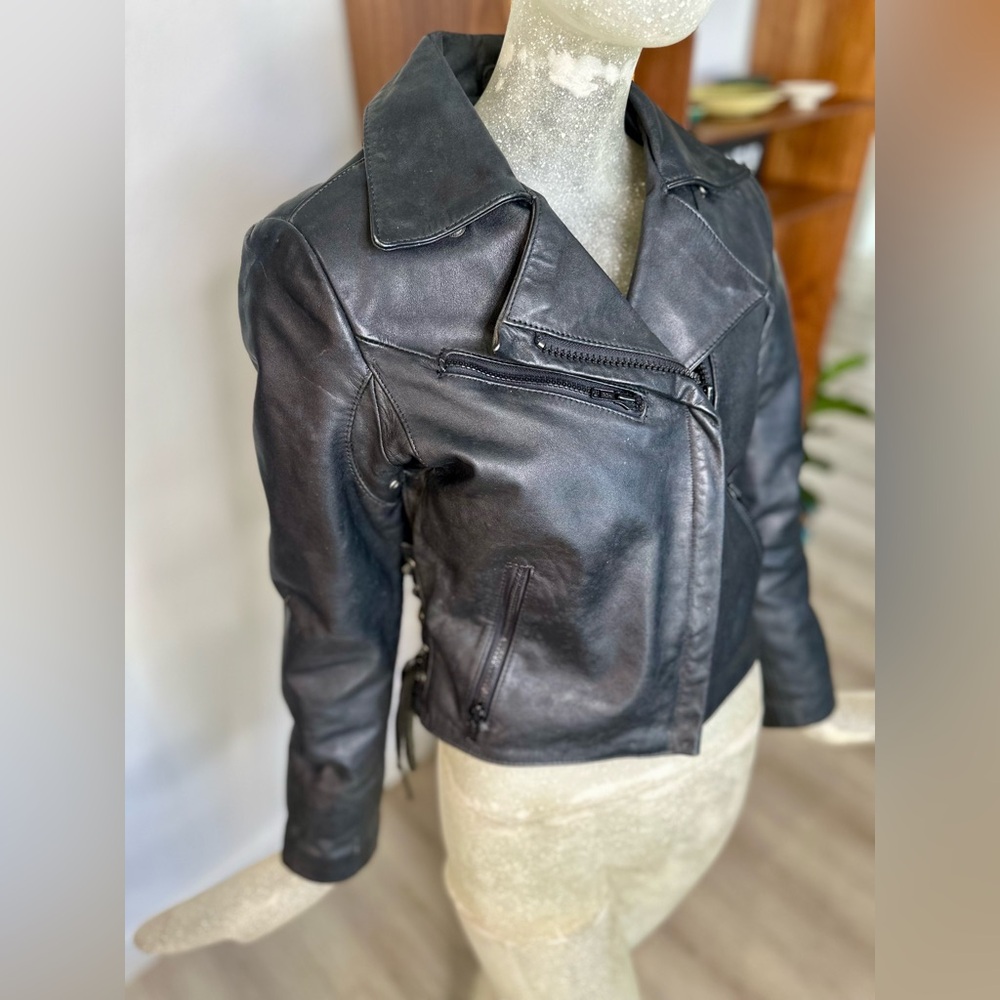 Bullskins Women's Vintage Black Leather Moto Jacket with Pockets. Size 8